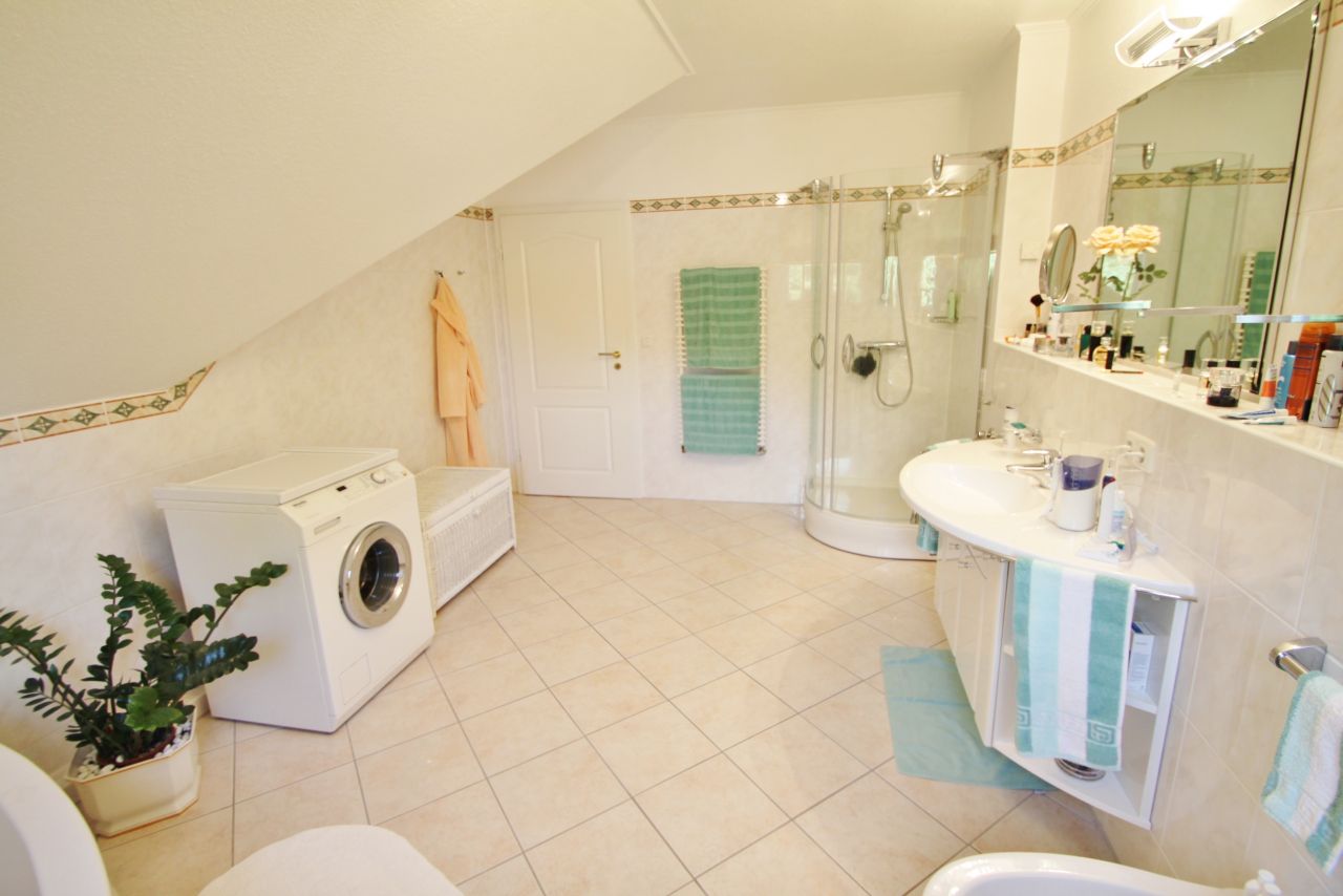 Luxuriöse Eigentumswohnung im Herzen einer eleganten Villa