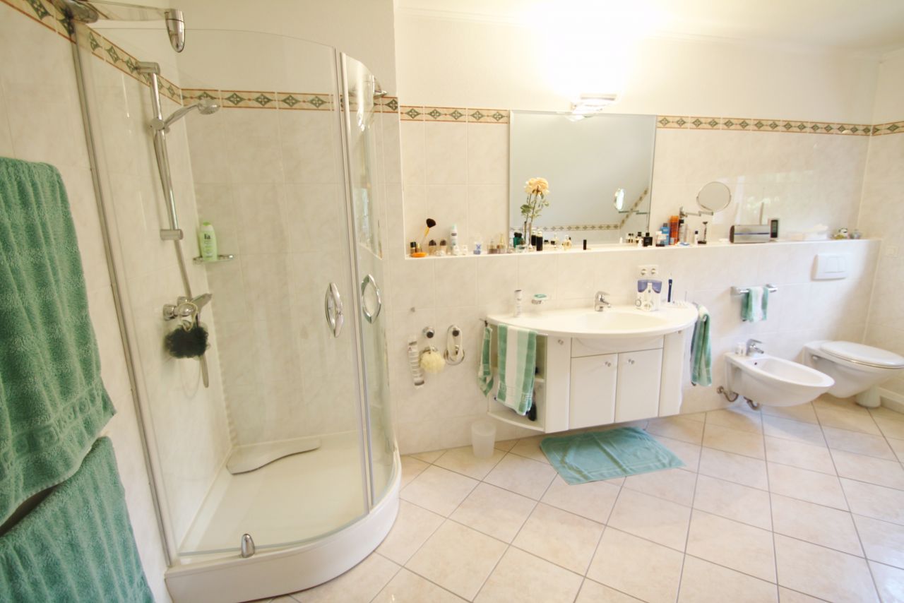 Luxuriöse Eigentumswohnung im Herzen einer eleganten Villa