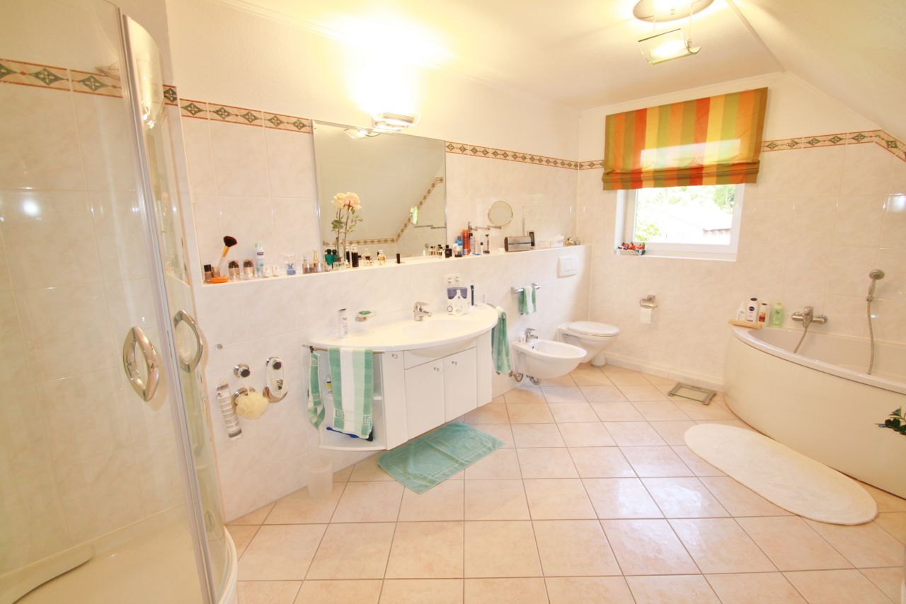 Luxuriöse Eigentumswohnung im Herzen einer eleganten Villa